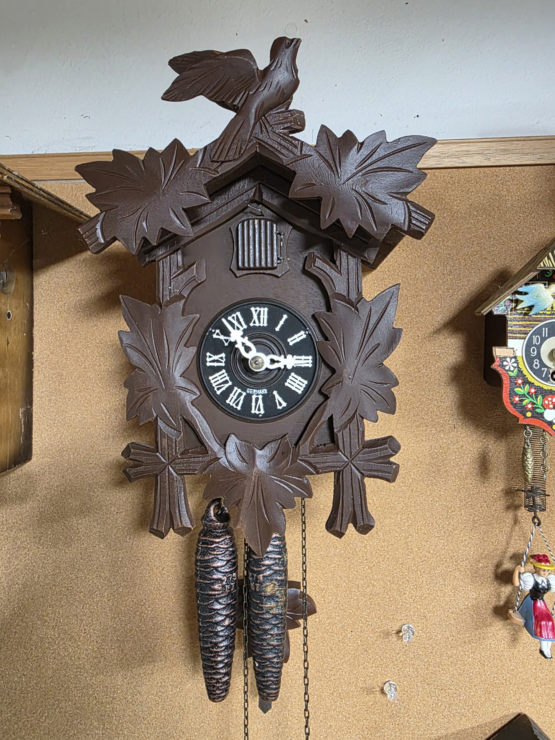 Black Forest carved cuckoo clock brown 1 day 1950