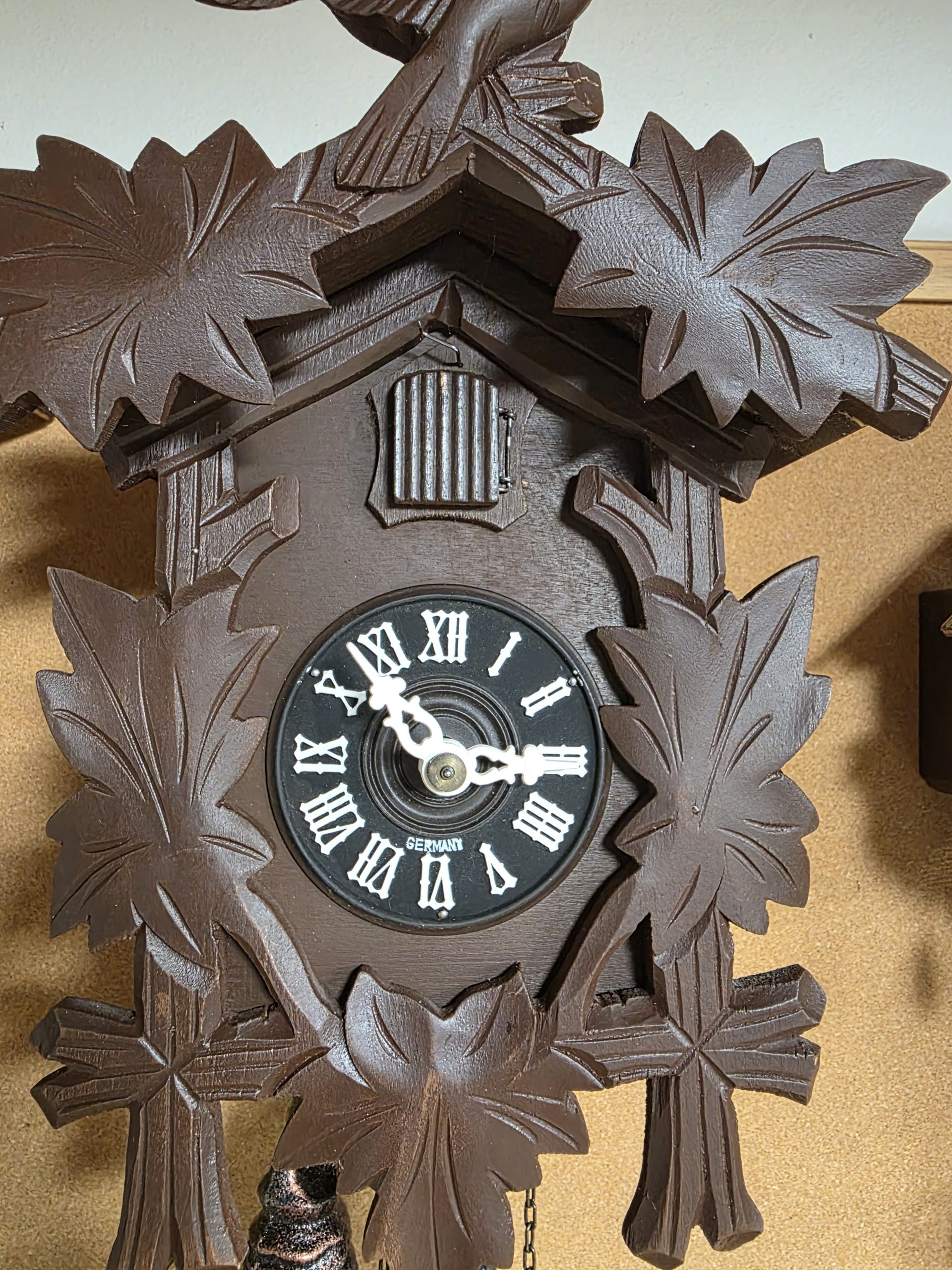 Black Forest carved cuckoo clock brown 1 day 1950 dial